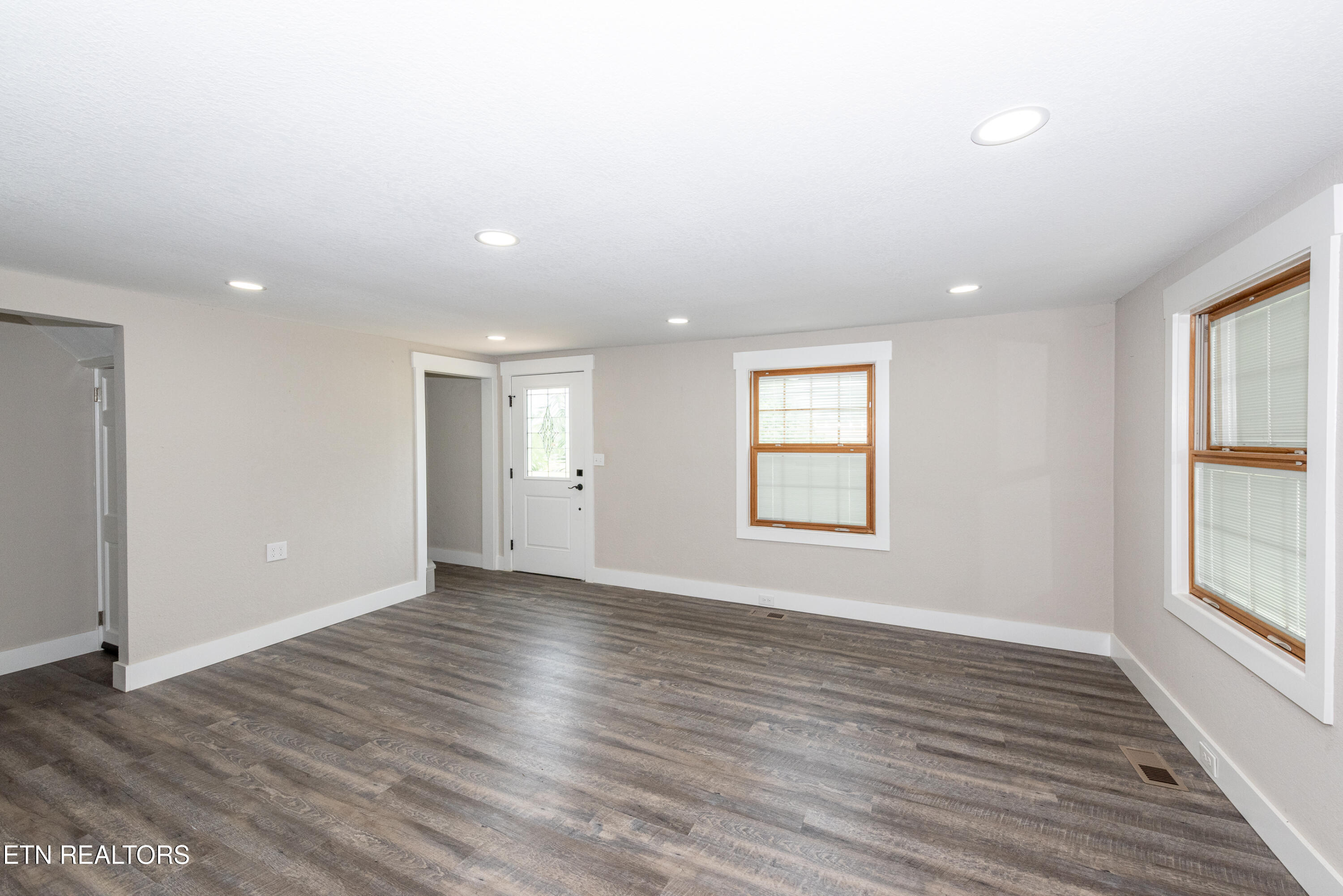 957 W Hunt Rd