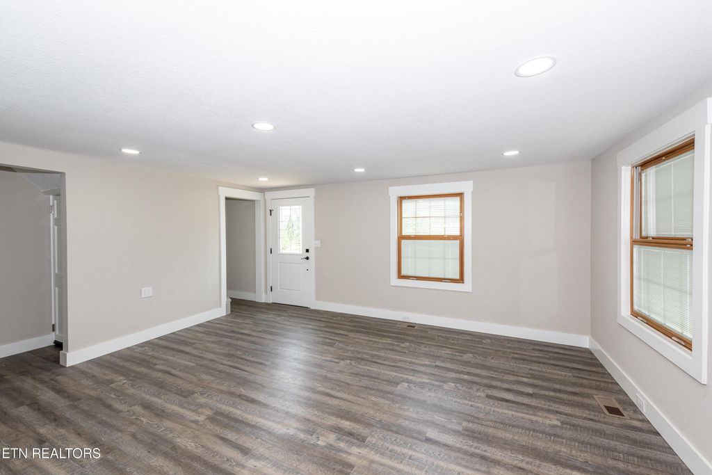 Photo of 957 W Hunt Rd Rd, Alcoa, TN 37701 (MLS # 1304582)