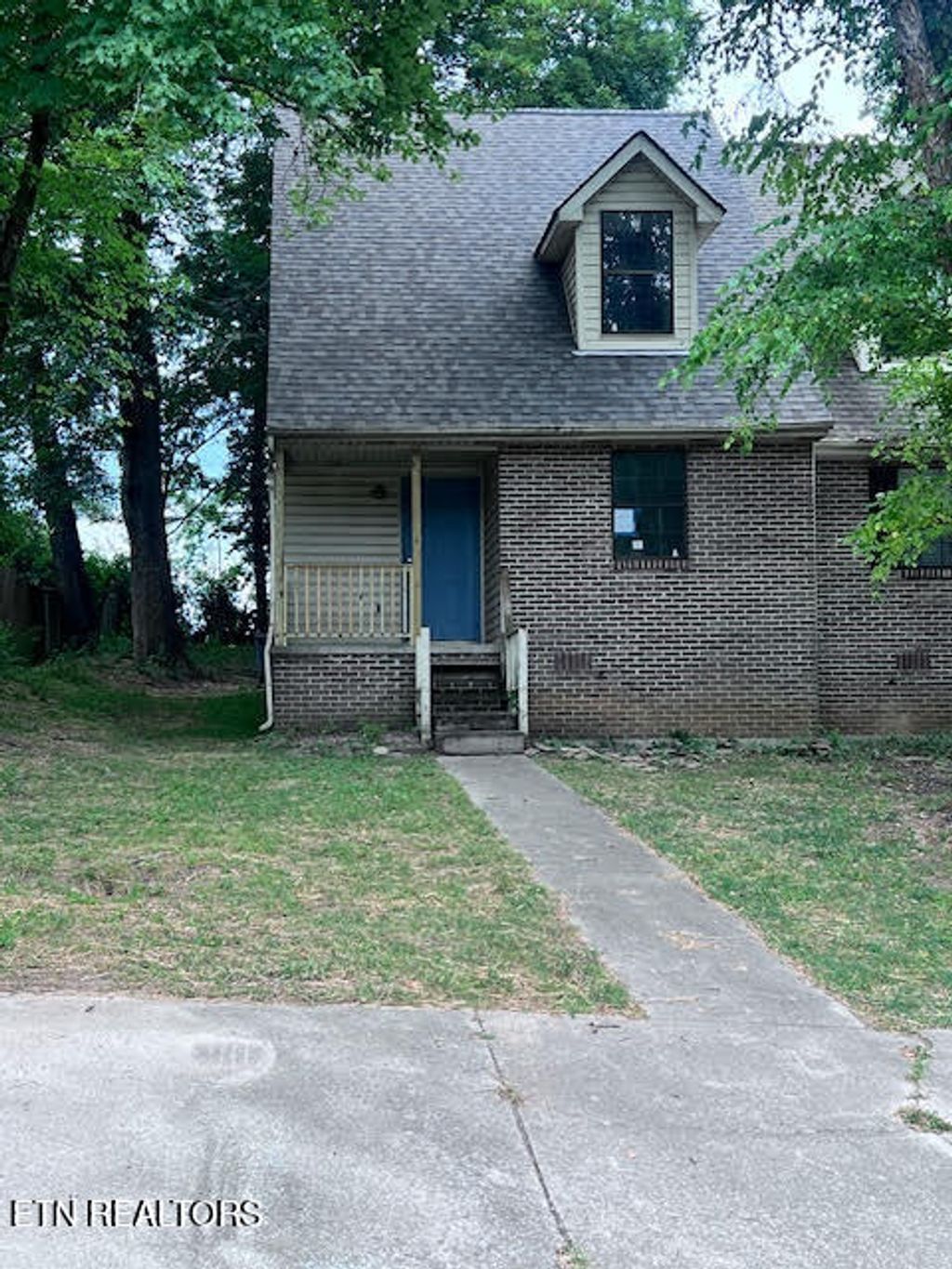 Photo of 2002 Countryhill Lane, Knoxville, TN 37923 (MLS # 1325340)