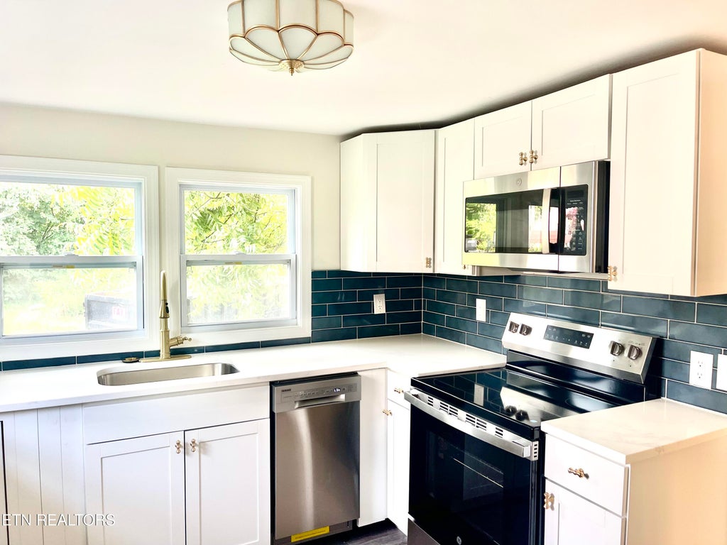 Photo of 317 Lynn Ave, Athens, TN 37303 (MLS # 1349114)
