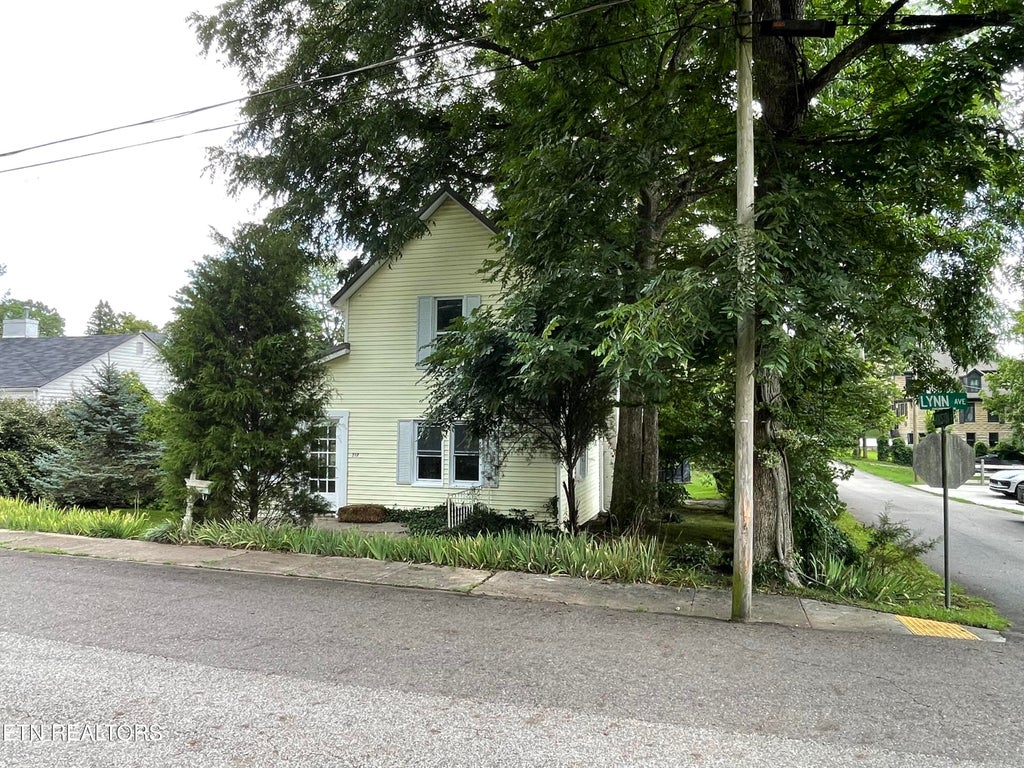 Photo of 317 Lynn Ave, Athens, TN 37303 (MLS # 1349114)