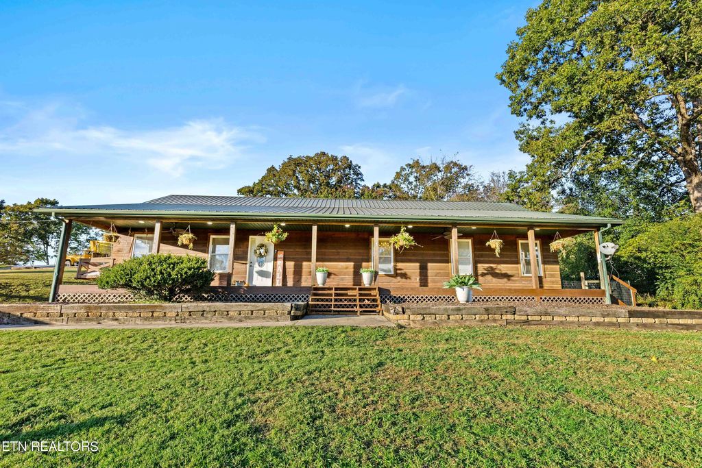 Photo of 710 Back Valley Rd, Oliver Springs, TN 37840 (MLS # 1279639)