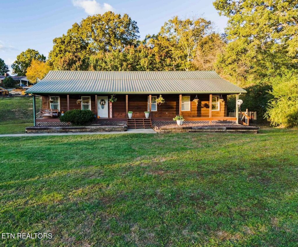 Photo of 710 Back Valley Rd, Oliver Springs, TN 37840 (MLS # 1279639)