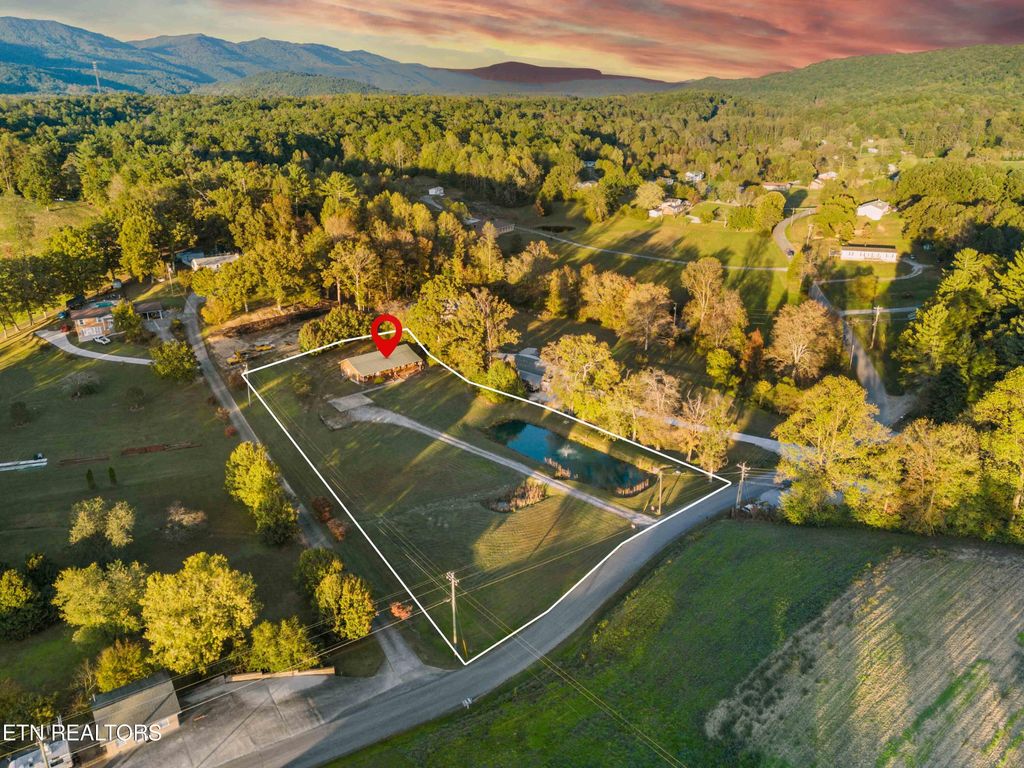 Photo of 710 Back Valley Rd, Oliver Springs, TN 37840 (MLS # 1279639)