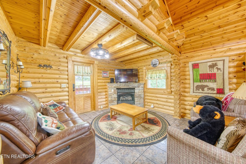 Photo of 917 Pine Cone Way, Gatlinburg, TN 37738 (MLS # 1309181)