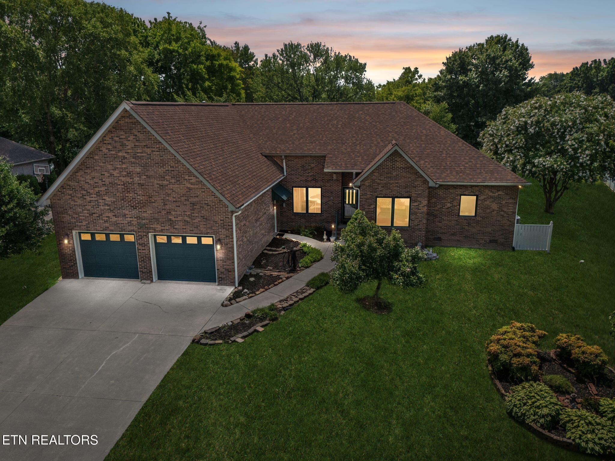 937 Andover Blvd