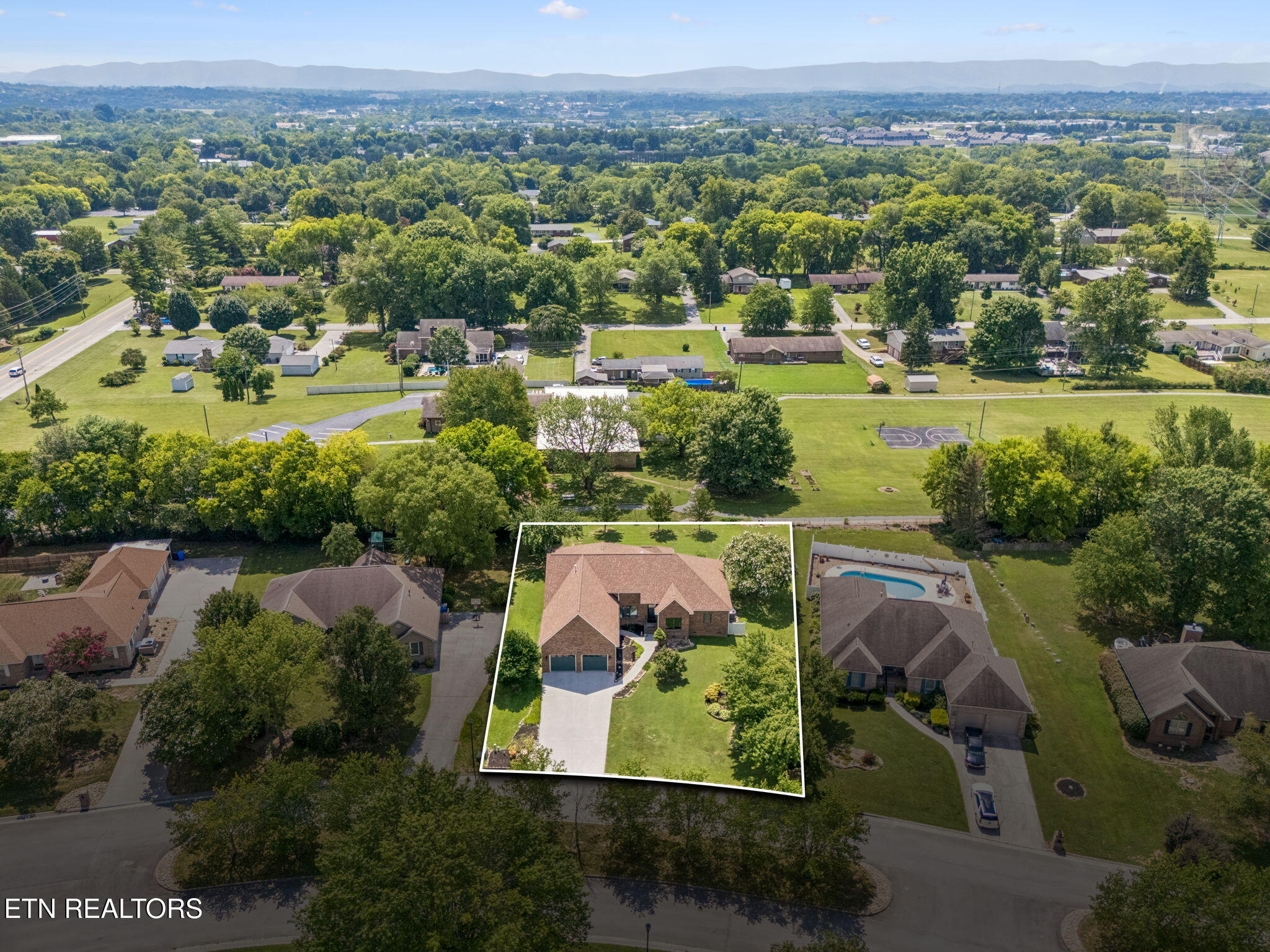 937 Andover Blvd
