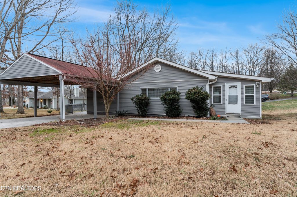 Photo of 352 Lakeview Drive, Crossville, TN 38558 (MLS # 1324871)