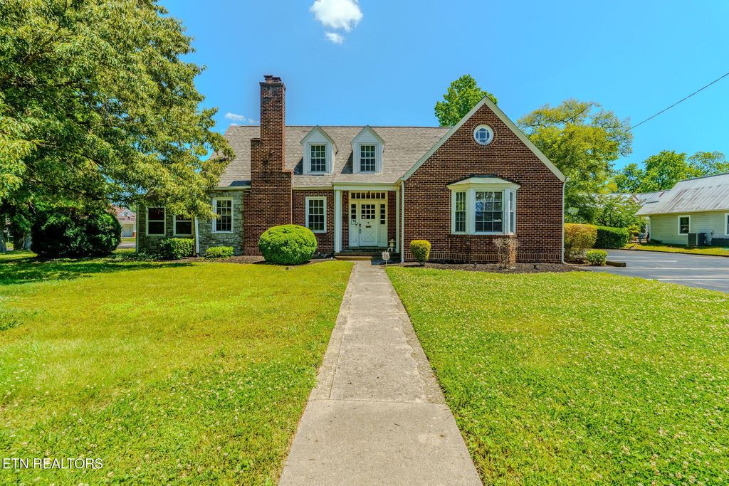 Photo of 526 Belle Ave, Sevierville, TN 37862 (MLS # 1341317)