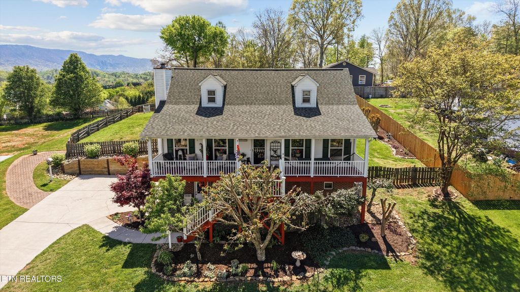 Photo of 1631 Cavet Drive, Maryville, TN 37803 (MLS # 1336438)