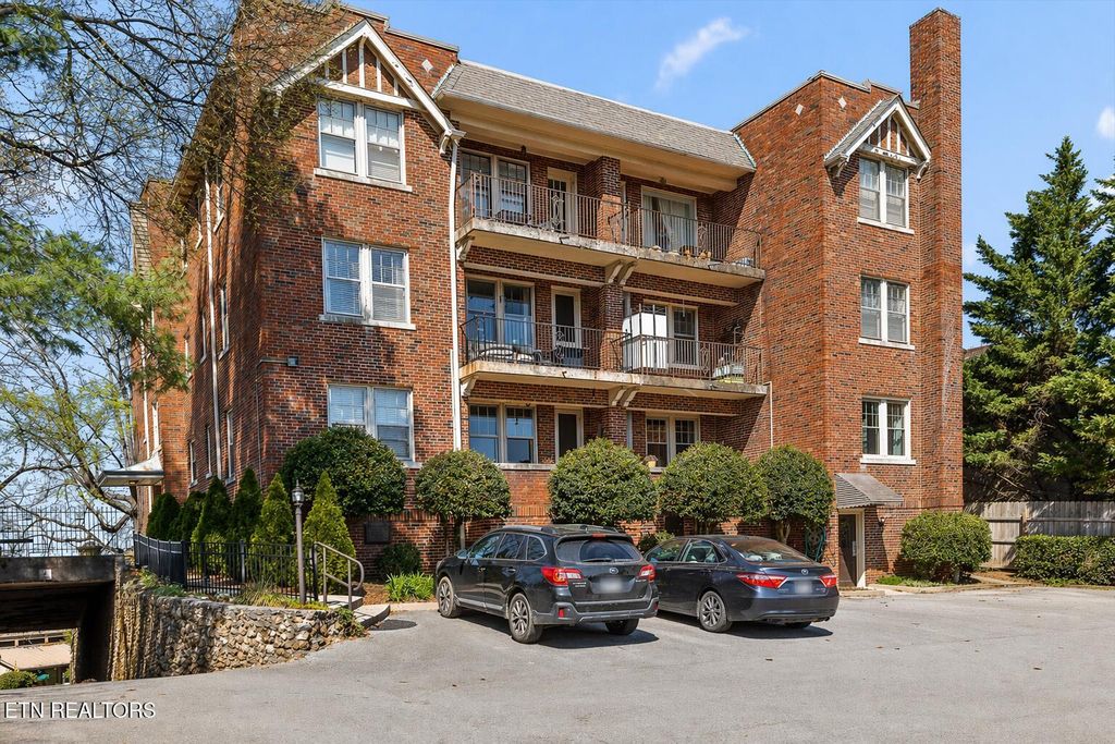Photo of 190 N Crest Rd #4, Chattanooga, TN 37404 (MLS # 1337718)