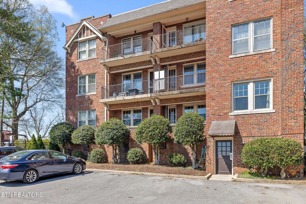 Photo of 190 N Crest Rd #4, Chattanooga, TN 37404 (MLS # 1337718)