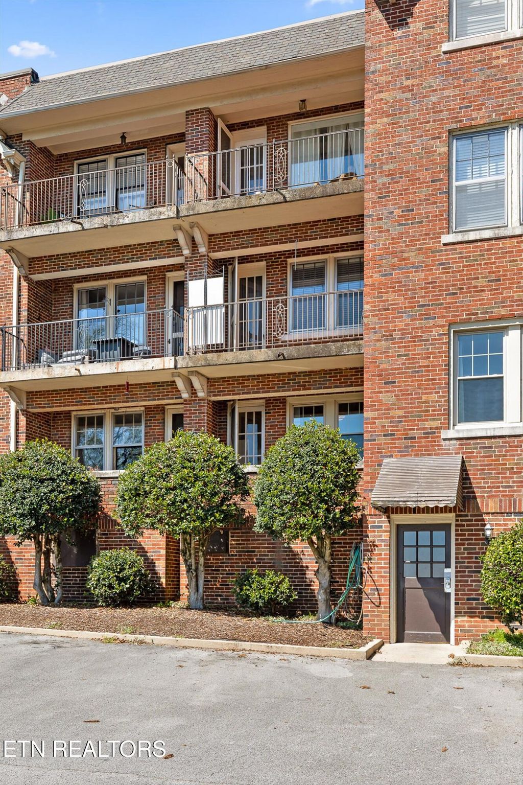 Photo of 190 N Crest Rd #4, Chattanooga, TN 37404 (MLS # 1337718)