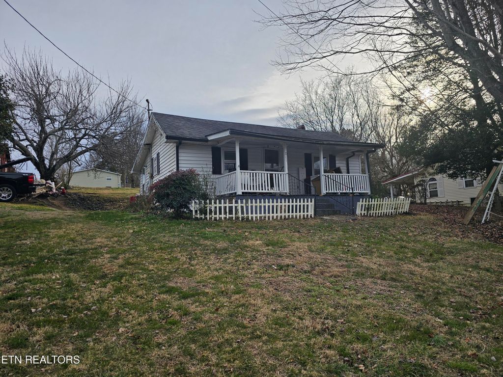 Photo of 801 Childress Ave, Sweetwater, TN 37874 (MLS # 1329134)