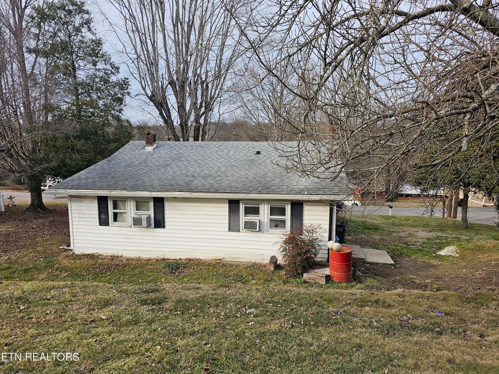 Photo of 801 Childress Ave, Sweetwater, TN 37874 (MLS # 1329134)