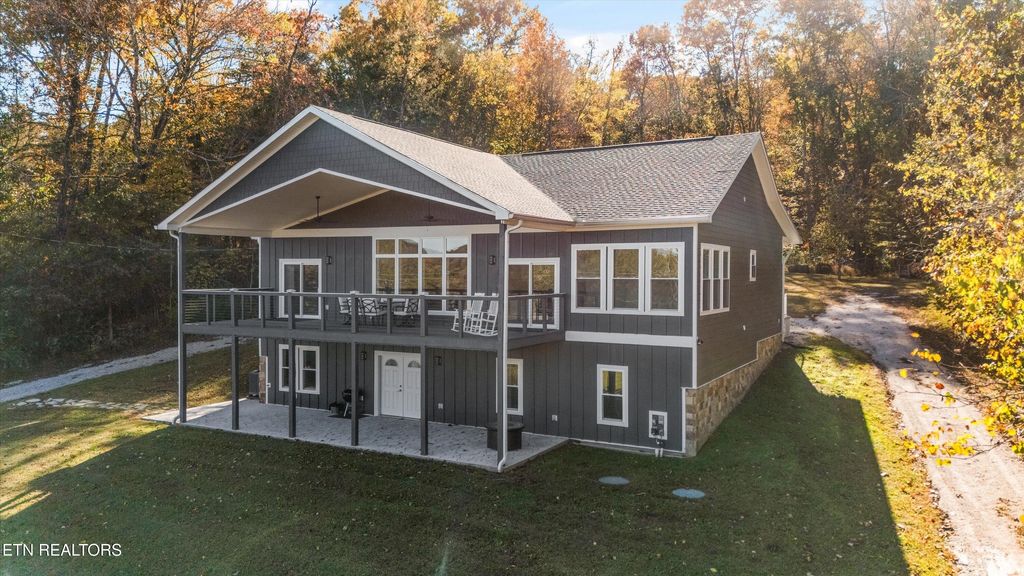 Photo of 620 E Norris Point Rd, LaFollette, TN 37766 (MLS # 1319374)