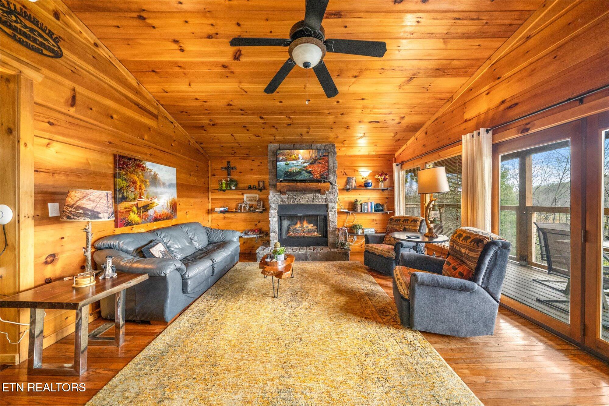 1725 Mountain View Court
