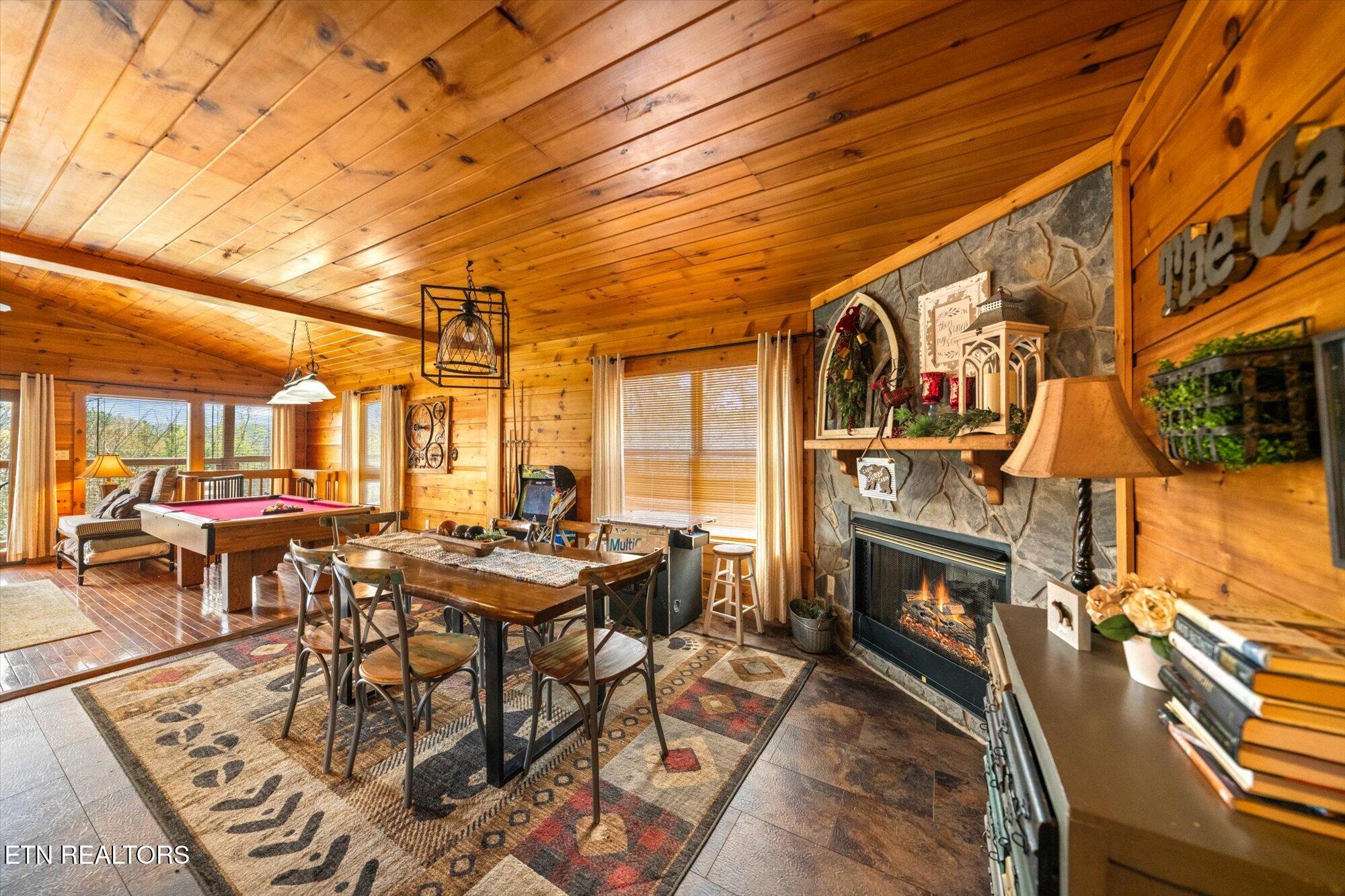 1725 Mountain View Court
