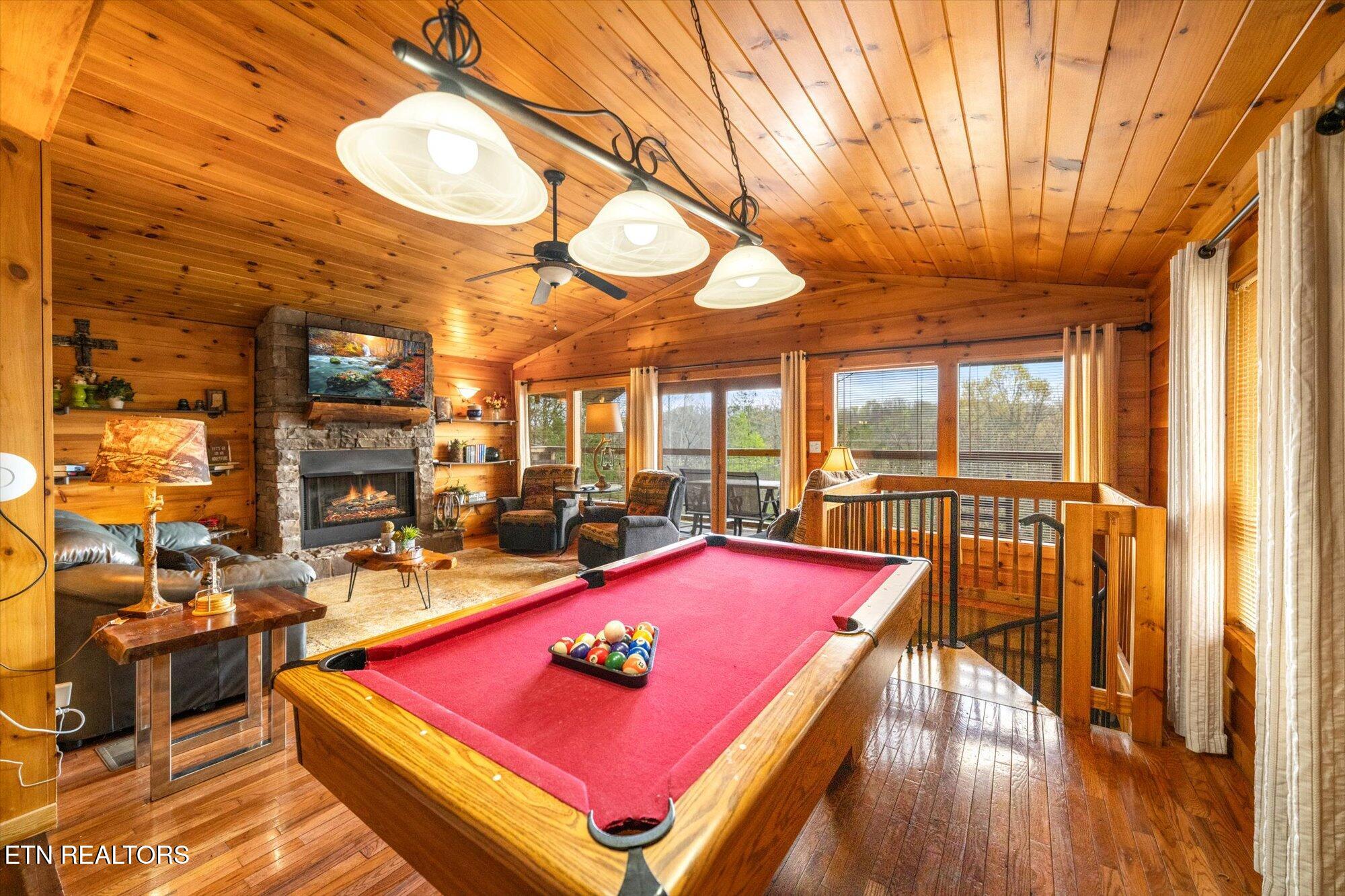 1725 Mountain View Court