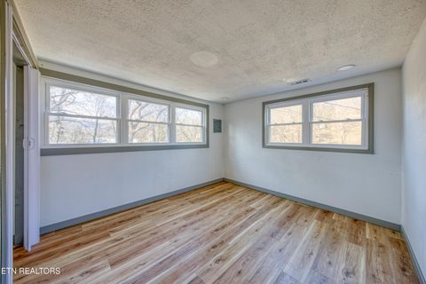 Tiny photo for 415 N Ridge Ave, Rockwood, TN 37854 (MLS # 1333365)