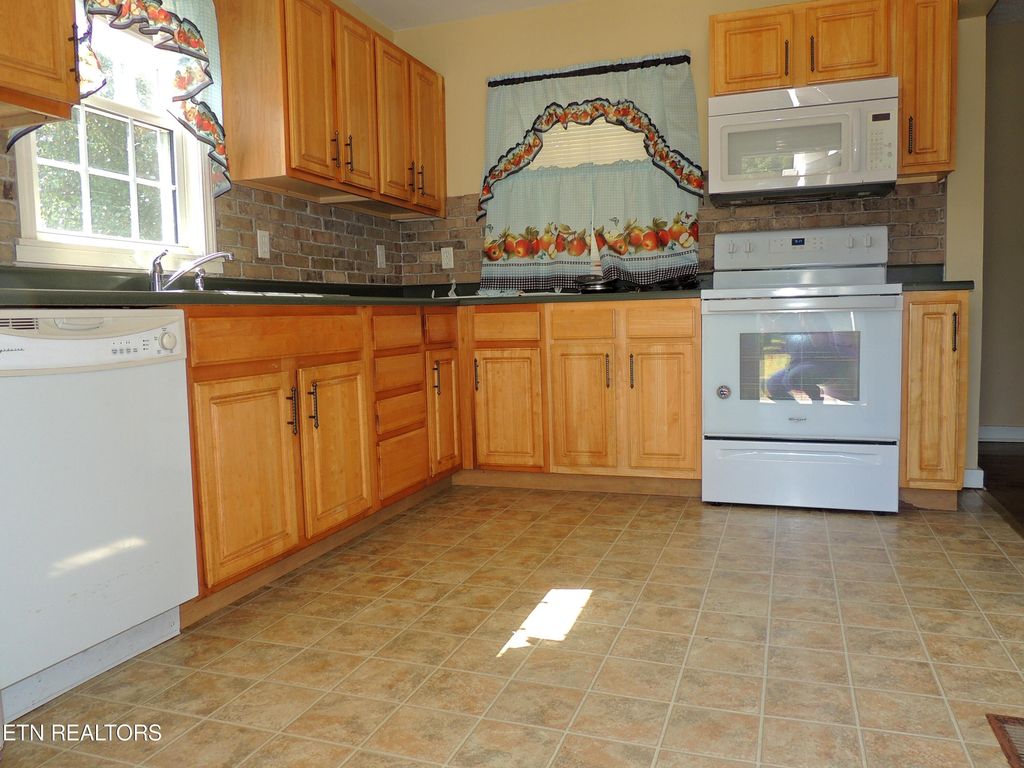 Photo of 300 Rose Ave, Alcoa, TN 37701 (MLS # 1239848)