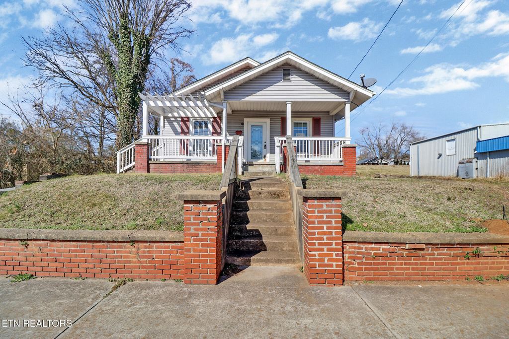 Photo of 826 Mulberry St, Loudon, TN 37774 (MLS # 1329600)