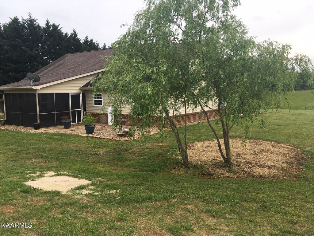 Photo of 4127 Light Pink Rd, Louisville, TN 37777 (MLS # 1225918)