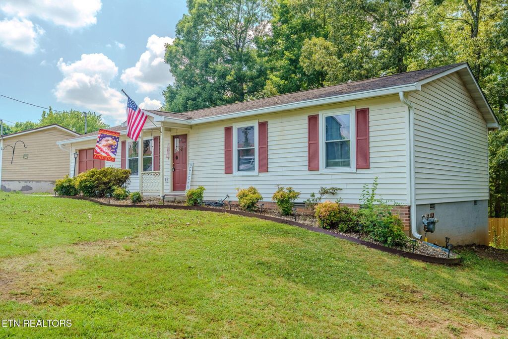 Photo of 1717 Jett Rd, Maryville, TN 37804 (MLS # 1348337)