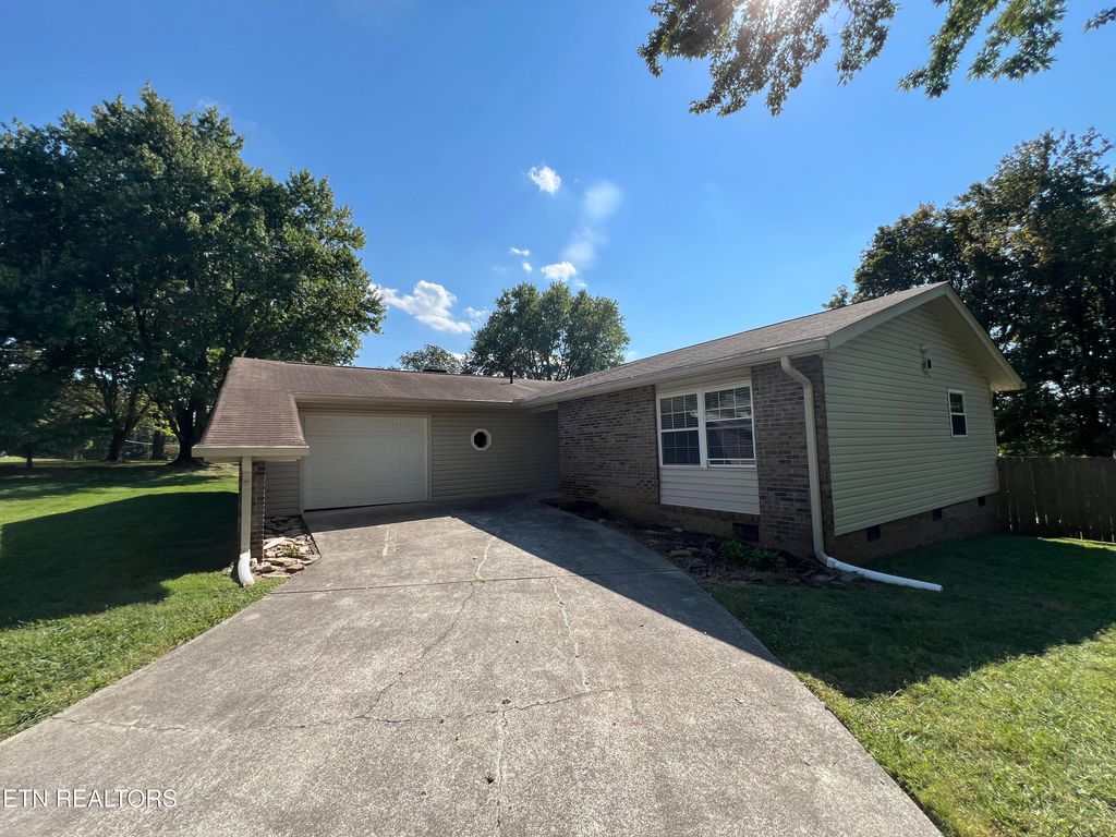 Photo of 2805 Big Bend Drive, Maryville, TN 37803 (MLS # 1319336)