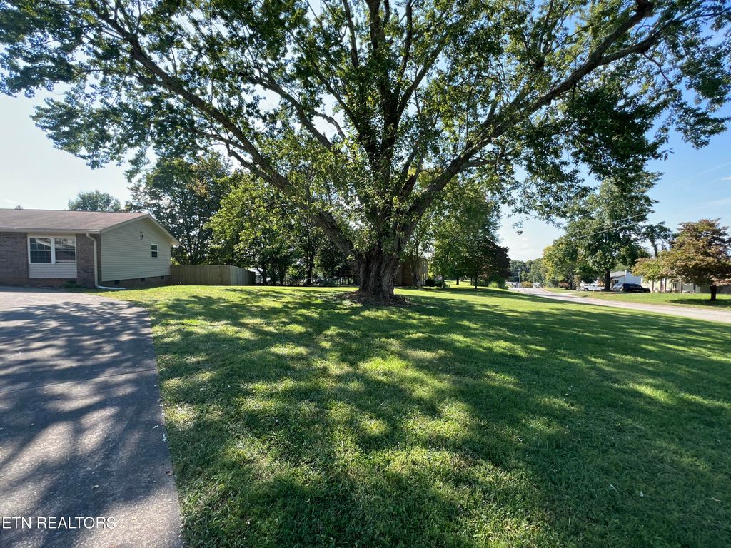 Photo of 2805 Big Bend Drive, Maryville, TN 37803 (MLS # 1319336)