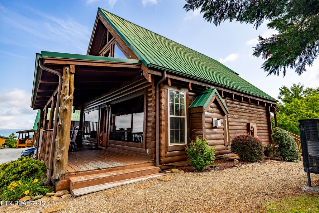 Photo of 3661 Buckeye Knob Way, Sevierville, TN 37862 (MLS # 1344678)
