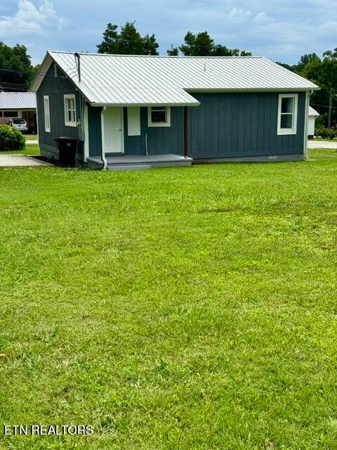 405 Greenwood Circle