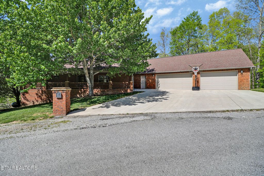 Photo of 169 Catoosa Canyon Drive, Crossville, TN 38571 (MLS # 1338143)