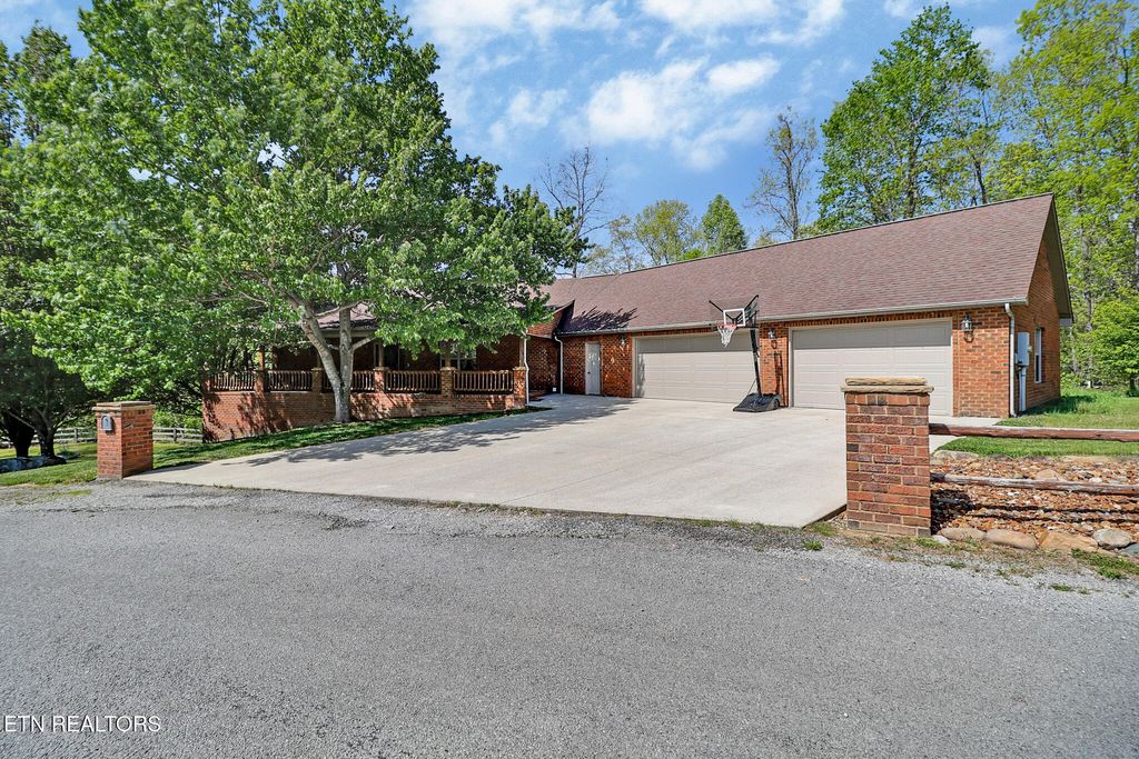 Photo of 169 Catoosa Canyon Drive, Crossville, TN 38571 (MLS # 1338143)