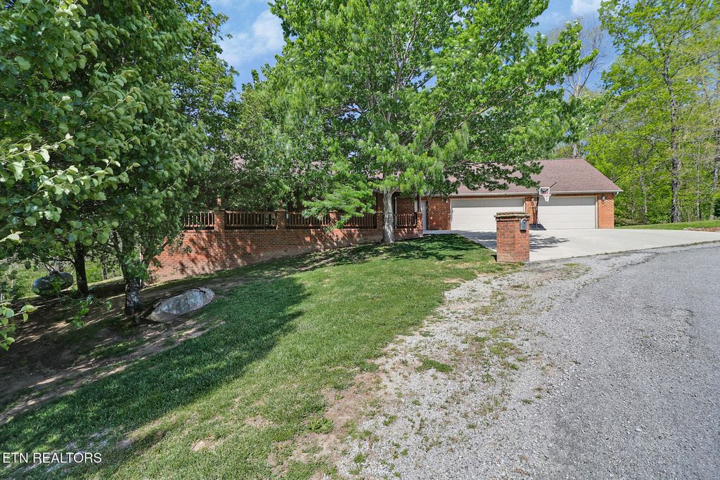 Photo of 169 Catoosa Canyon Drive, Crossville, TN 38571 (MLS # 1338143)
