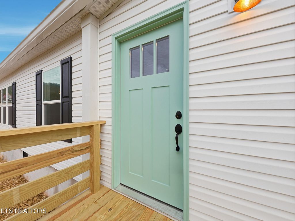 Photo of 729 Siluria St, Harriman, TN 37748 (MLS # 1323643)