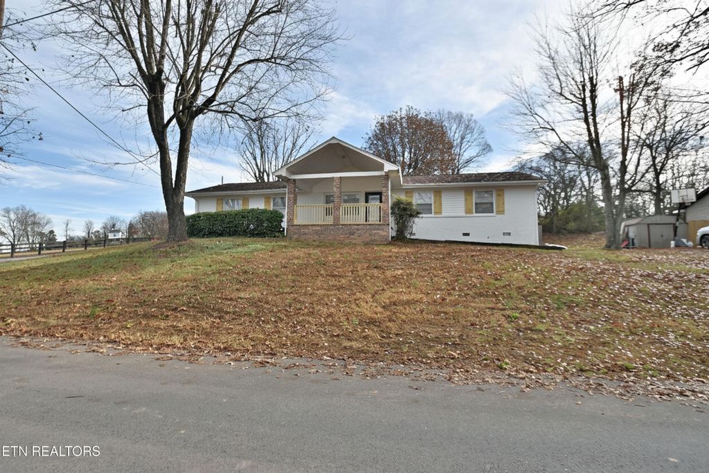 Photo of 929 Highland Ave, Loudon, TN 37774 (MLS # 1322906)