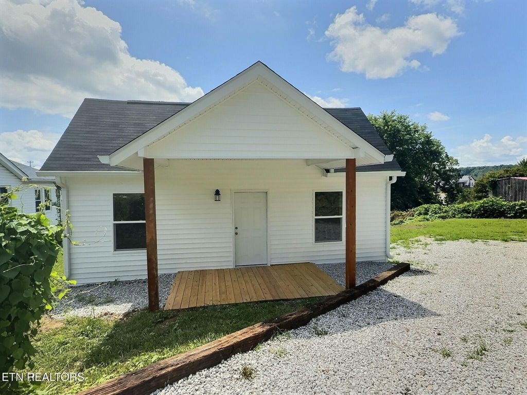 Photo of 608 E Walden St, LaFollette, TN 37766 (MLS # 1309549)