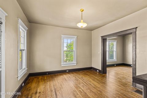 Tiny photo for 1018 NE Thompson Place, Knoxville, TN 37917 (MLS # 1299817)