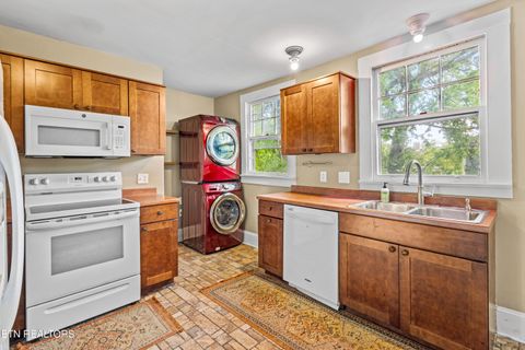 Tiny photo for 1018 NE Thompson Place, Knoxville, TN 37917 (MLS # 1299817)