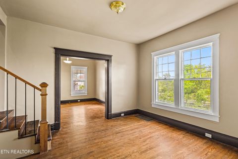 Tiny photo for 1018 NE Thompson Place, Knoxville, TN 37917 (MLS # 1299817)