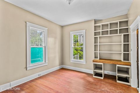 Tiny photo for 1018 NE Thompson Place, Knoxville, TN 37917 (MLS # 1299817)