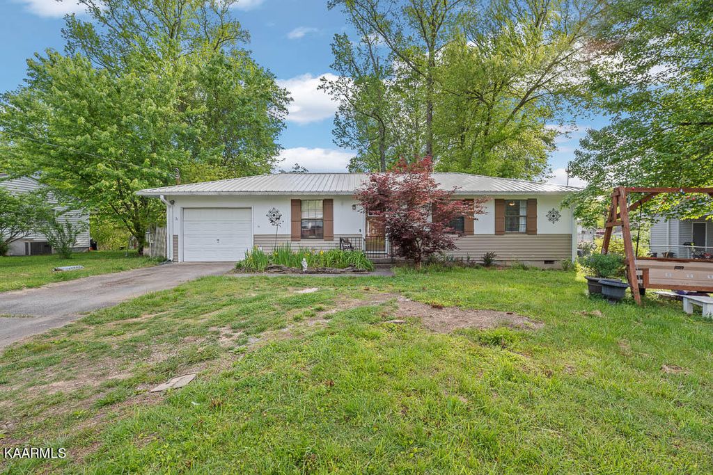 Photo of 104 Duncan Drive, Oliver Springs, TN 37840 (MLS # 1226367)