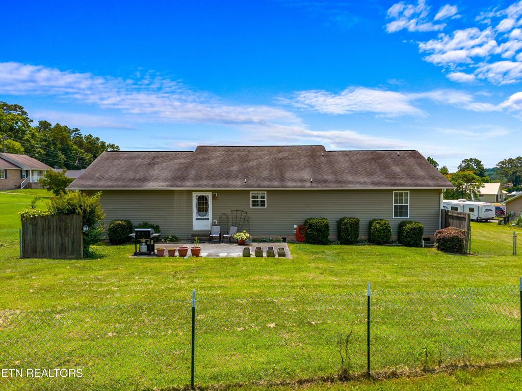 Photo of 923 Red Oak Lane, Dandridge, TN 37725 (MLS # 1307095)