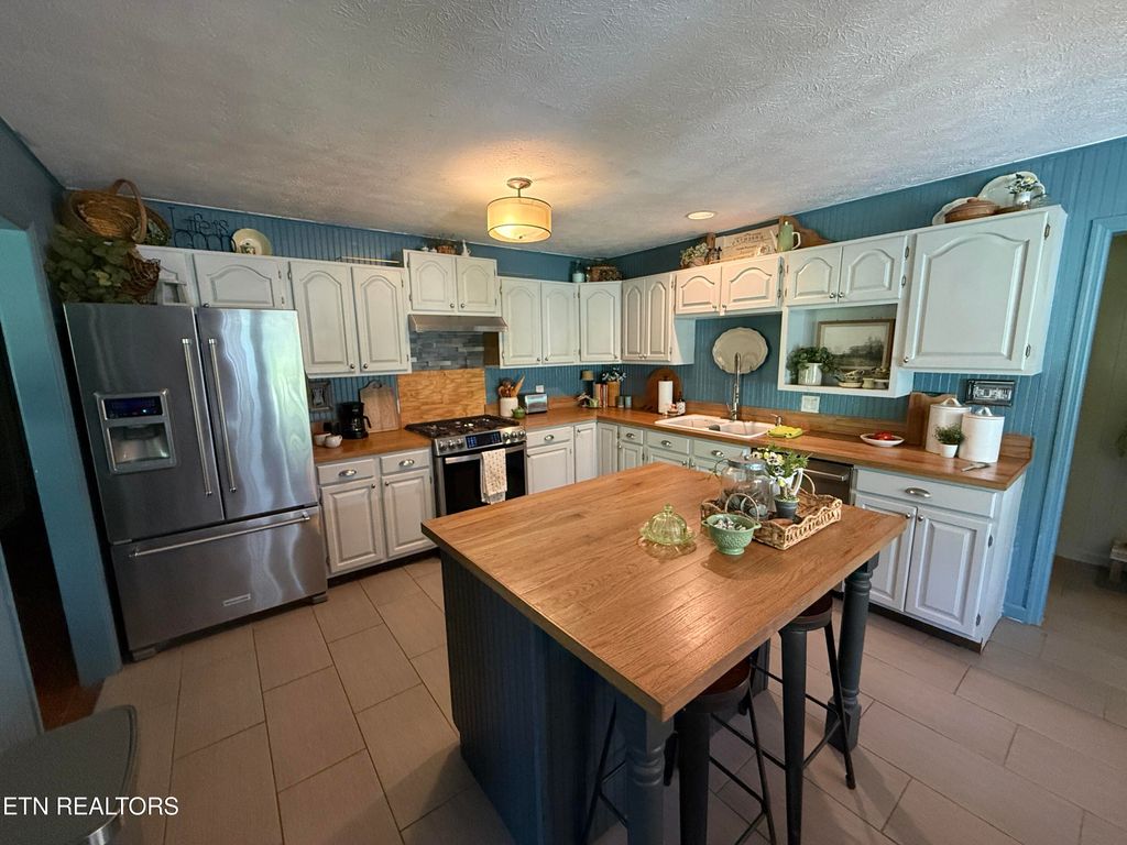 Photo of 2019 Lawnville Rd, Kingston, TN 37763 (MLS # 1340607)