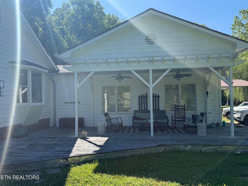 Photo of 2019 Lawnville Rd, Kingston, TN 37763 (MLS # 1340607)