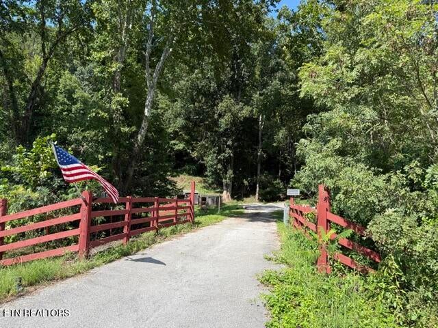 Photo of 592 Morgan Co Hwy #Morgan County Highwa, Harriman, TN 37748 (MLS # 1353824)