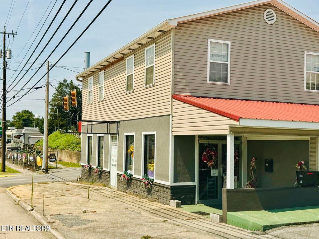 Photo of 202 N BROADSTREET, New Tazewell, TN 37825 (MLS # 1301099)