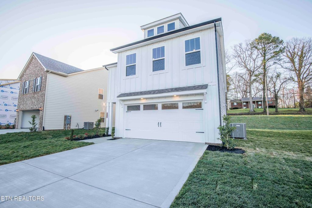 Photo of 12742 Duckfoot Lane (Lot 11) Ln, Farragut, TN 37934 (MLS # 1290532)