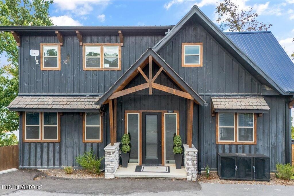 Photo of 1398 Lake Haven Way, Sevierville, TN 37876 (MLS # 1346449)